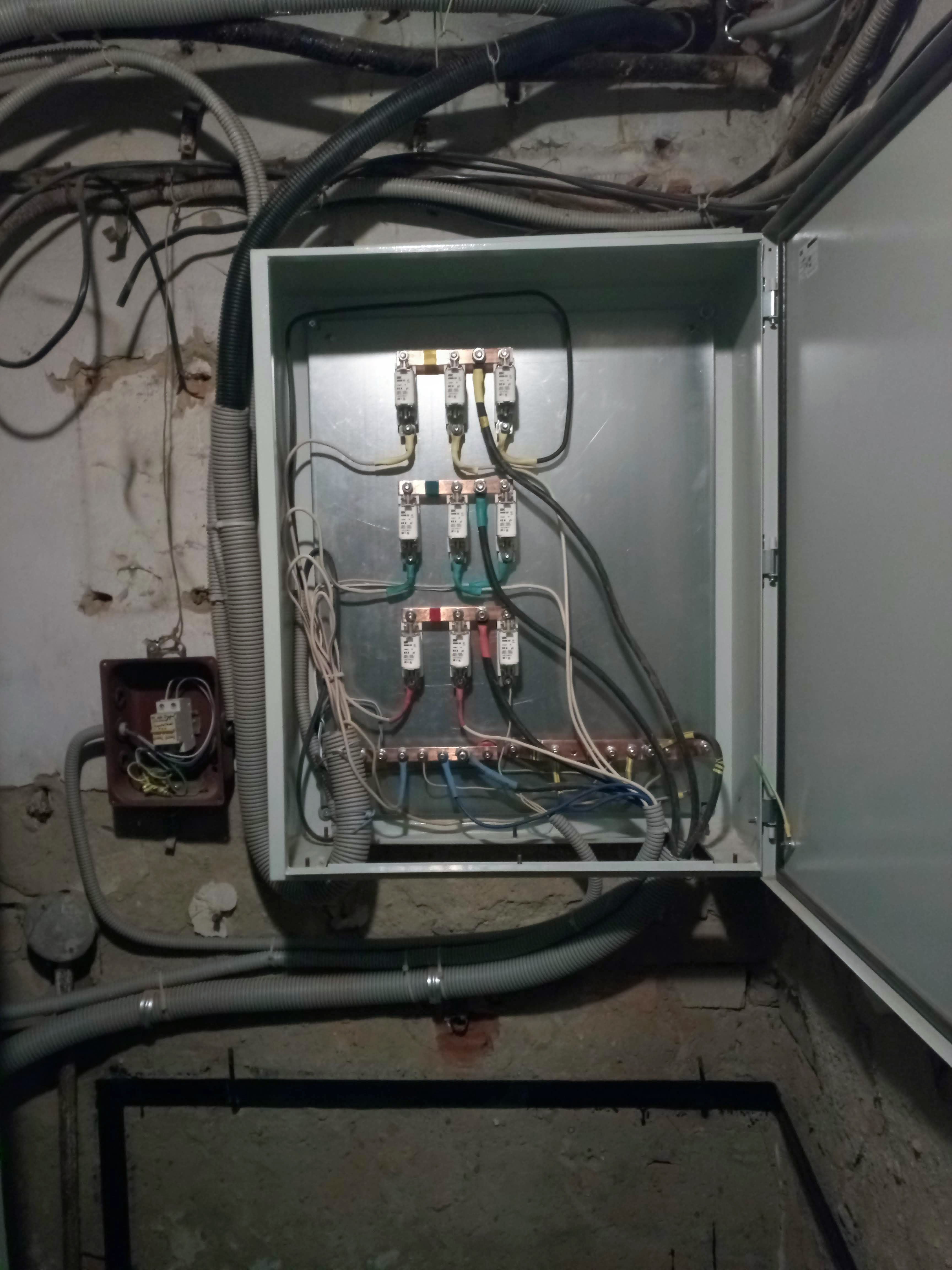 Монтаж слаботочной системы освещения в подвале многоквартирного дома г. Новосибирске пр. Дзержинского, 67